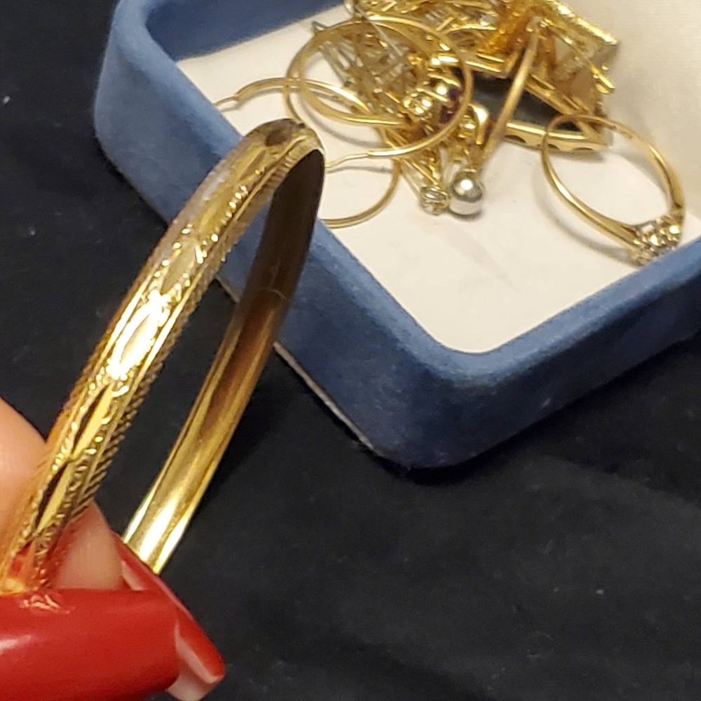 Gold bangle